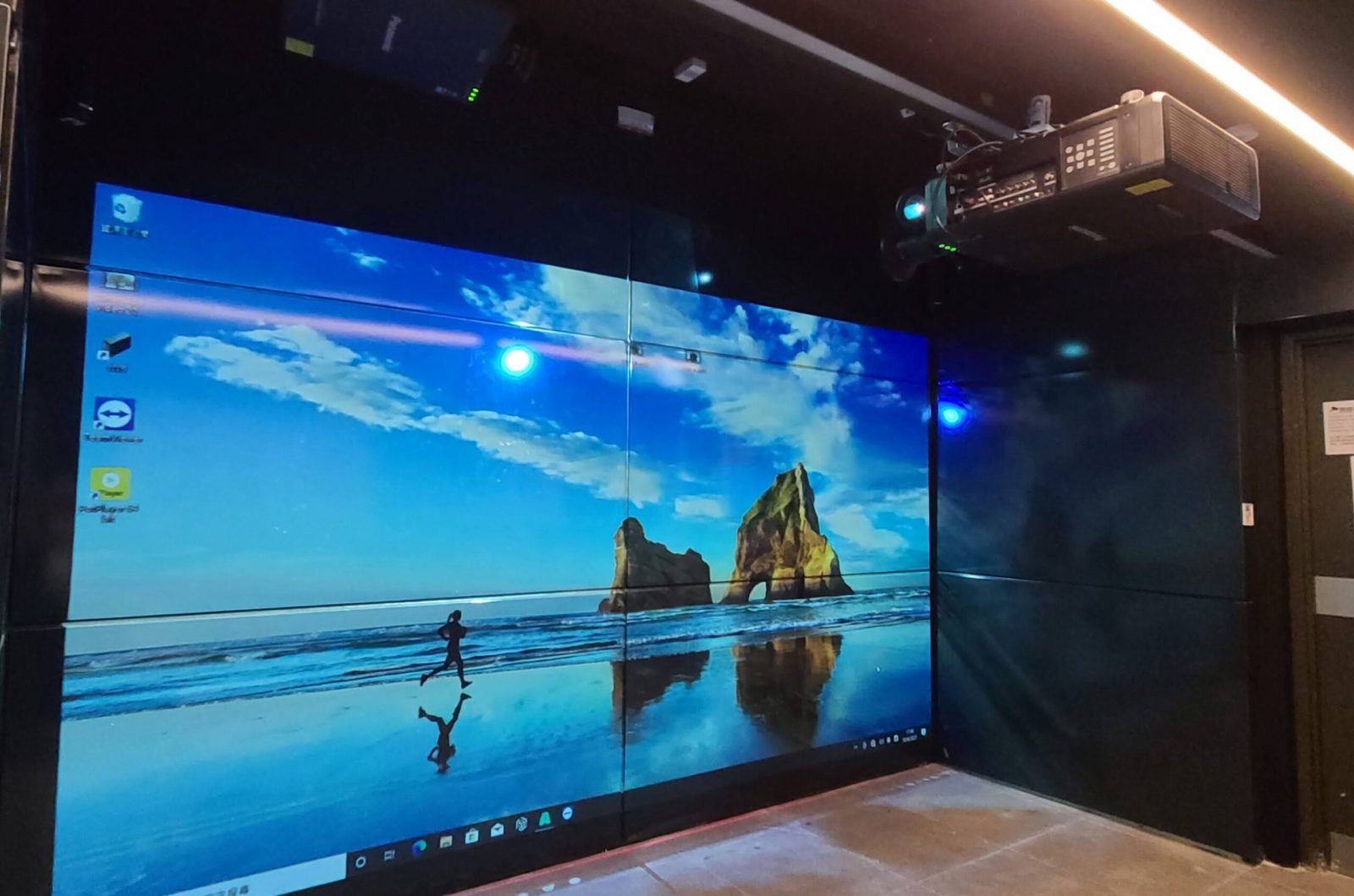 Projector application - large screen fusion splicing project 5 Projector application - large screen fus 活動實拍4